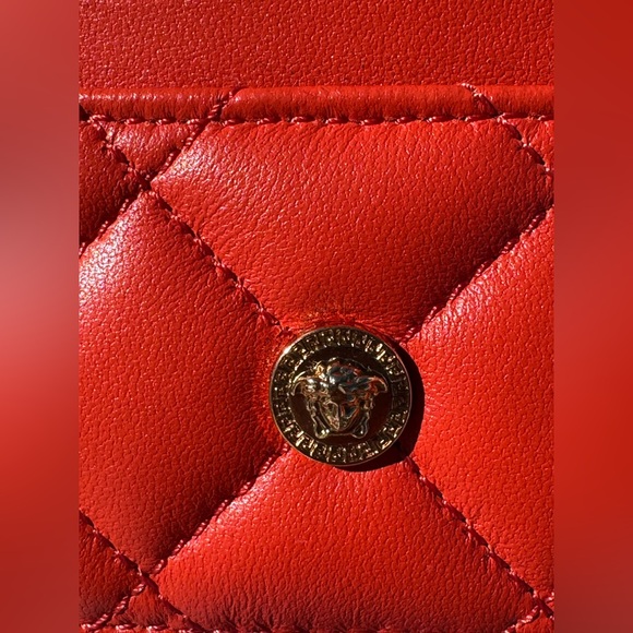Versace Calfskin Quilted Medusa Card holder Full Inclusion - Picture 4 of 14